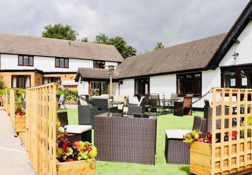 The Boars Head Hotel Sudbury (Derbyshire) Exterior foto